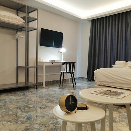 24K Athena Suites Esterno foto