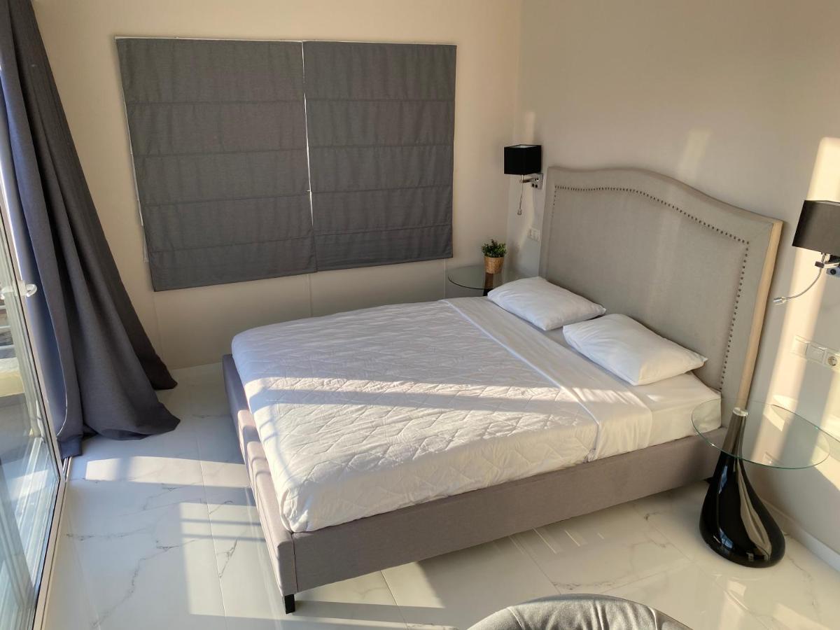 24K Athena Suites Esterno foto