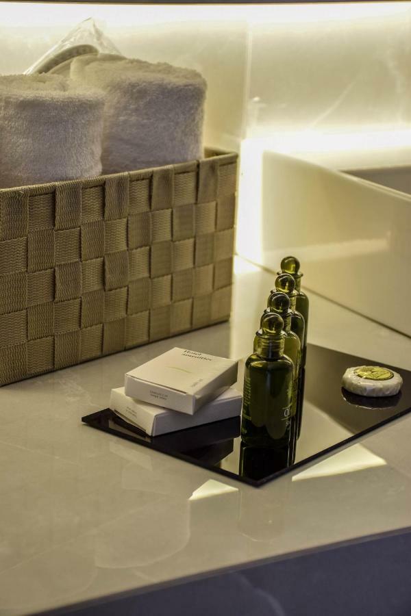 24K Athena Suites Esterno foto
