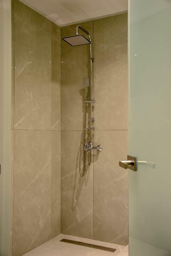 24K Athena Suites Esterno foto