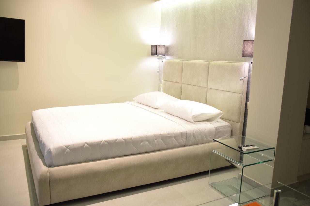 24K Athena Suites Esterno foto
