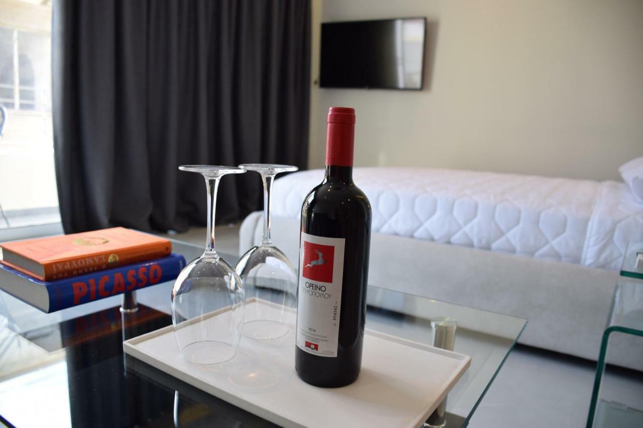24K Athena Suites Esterno foto