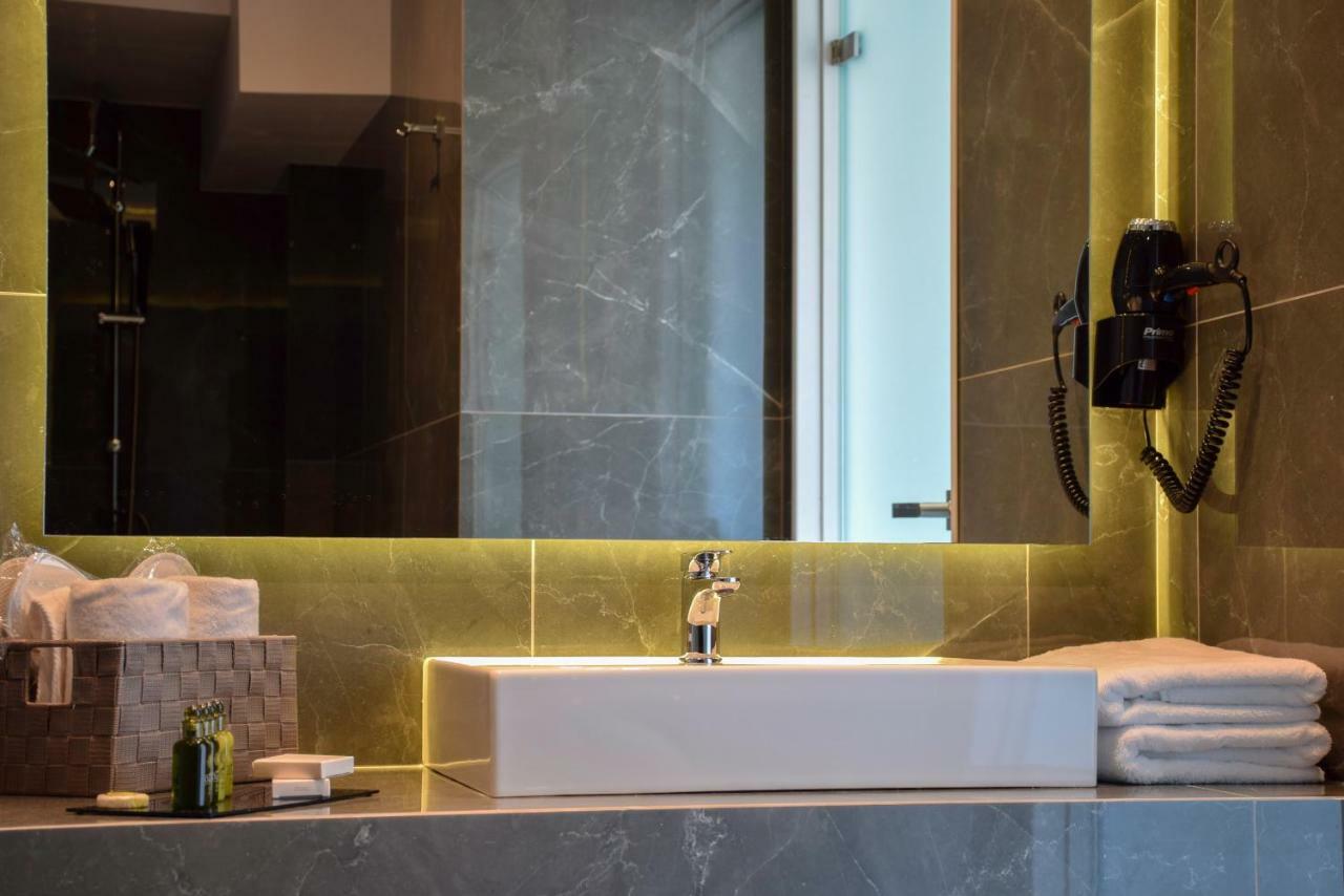 24K Athena Suites Esterno foto
