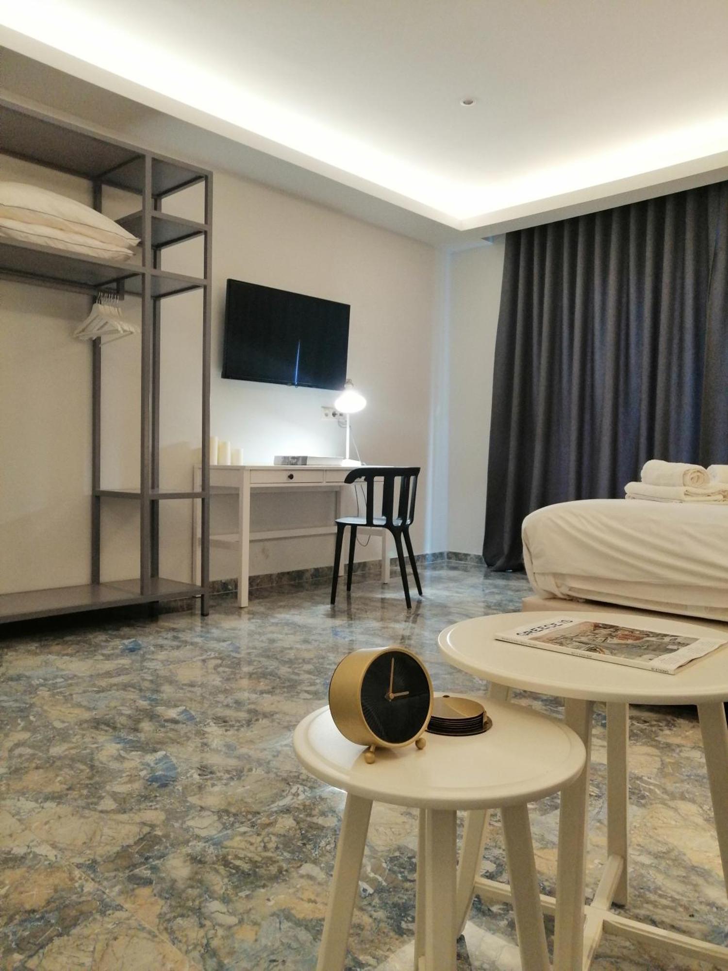 24K Athena Suites Esterno foto